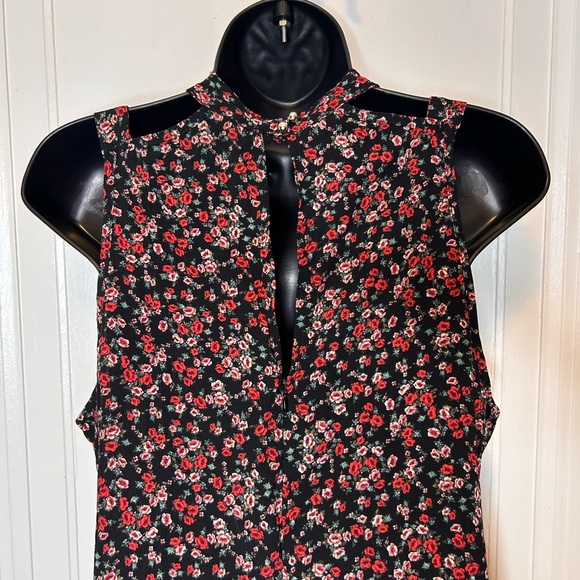 Floral Halter Neck Romper - Picture 5 of 6